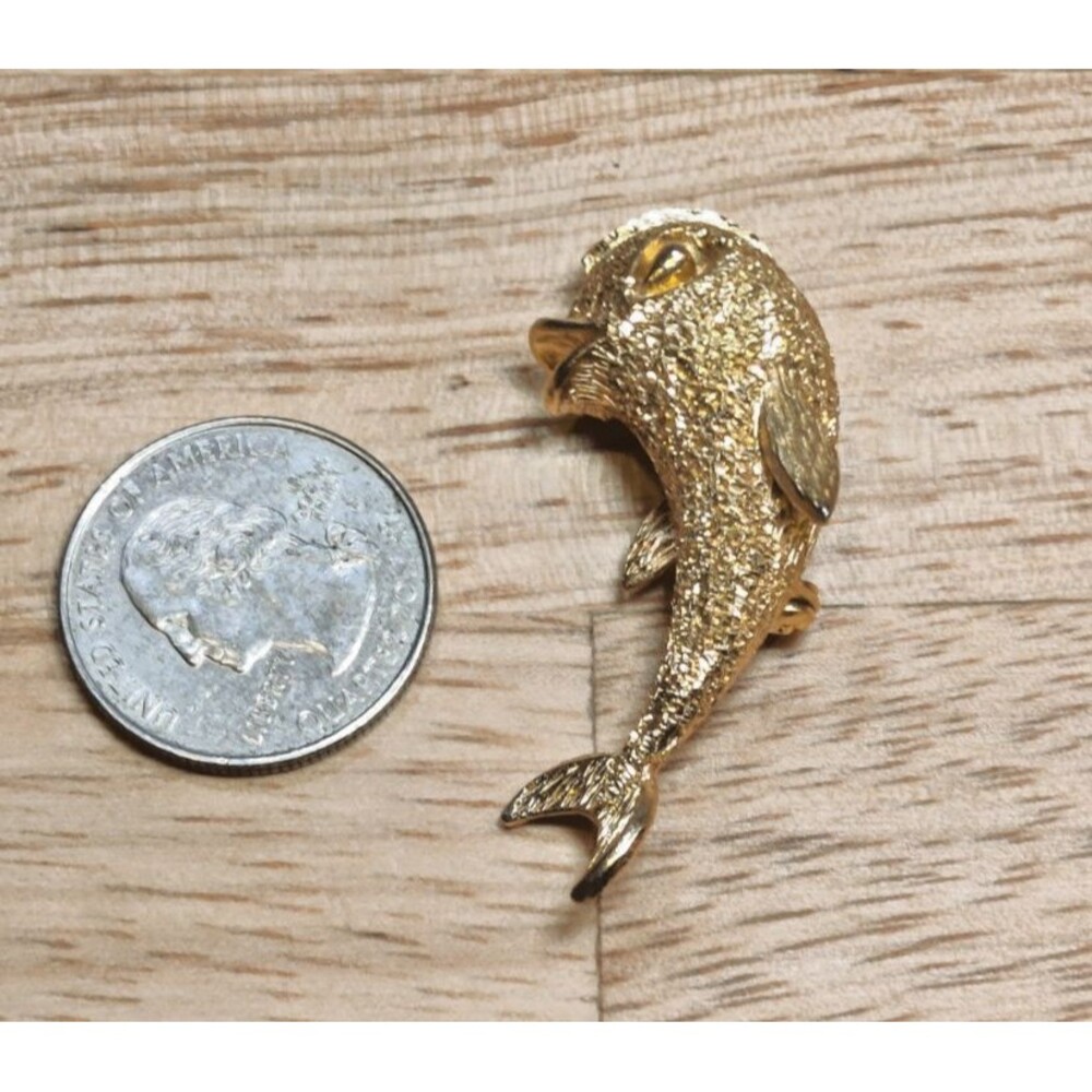 Vintage Heavy Textured Goldtone Smiling Tuna Fish Brooch Pin
